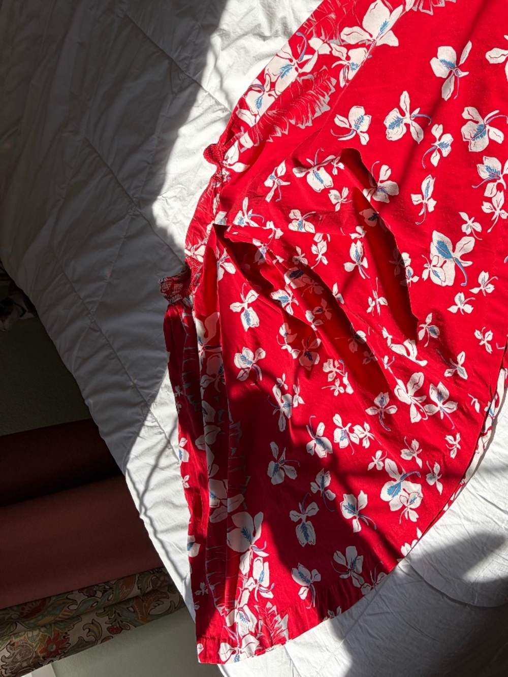1950s-60s Hawaiian Cotton Skirt with Smocked Waist & Side Seam Pocket - Picture 9 of 15